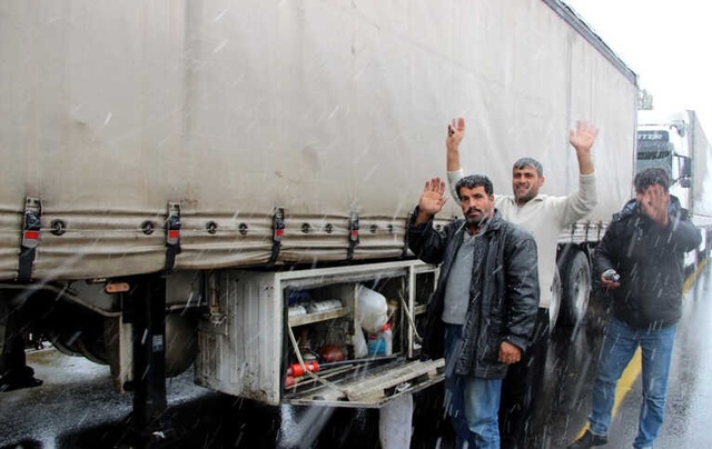 Doğu'da Kar Esareti Başladı! Yollar Kapandı, Araçlar Mahsur Kaldı