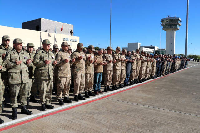Donarak Şehit Düşen Mehmetkçiklere Güneş Altında Veda Donarak Şehit Düşen Mehmetkçiklere Güneş Altında Veda
