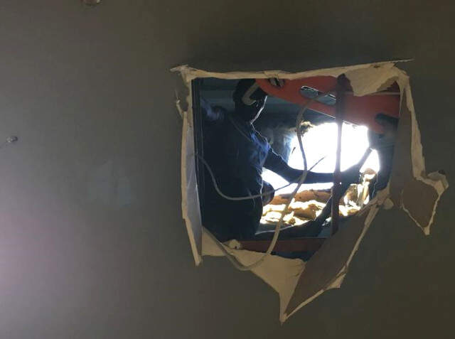 İş Merkezinin 42. Katından Atladı, Avm'nin Çatısına Düşerek Ağır Yaralandı İş Merkezinin 42. Katından Atladı, Avm'nin Çatısına Düşerek Ağır Yaralandı