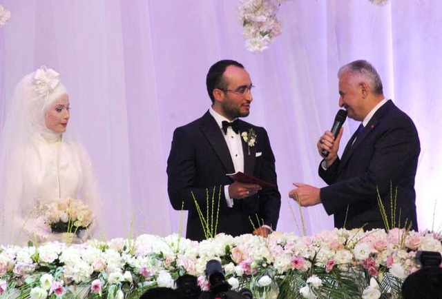 Meclis Başkanı Yıldırım'ın Nikahta Yaptığı Espri, Salondakileri Kahkahaya Boğdu