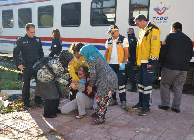 Yolcu Treninin Çarparak Hayattan Kopardığı Liseli Kızın Acılı Annesi Sinir Krizi Geçirdi