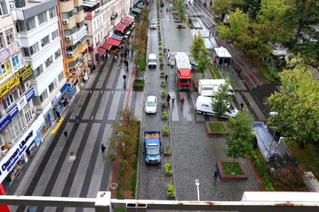 Binadaki İntihar Girişimlerinden Bıkan Yönetici, 'İntihar Etmek Tehlikeli ve Yasaktır' Diye Yazı Astı Binadaki İntihar Girişimlerinden Bıkan Yönetici İlginç Önlem: 'İntihar Etmek Tehlikeli ve Yasaktır' Diye Yazı Astı