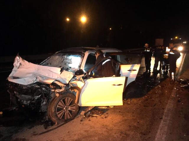 Cip, Yol Temizleme Aracına Çarptı: 2 Ölü, 1 Yaralı