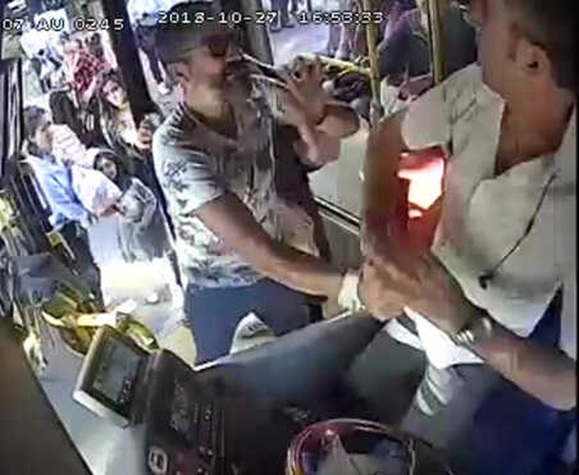 Otobüsteki Yetersiz Bakiye Tartışması Şoförün Burnunun Kırılmasıyla Sonlandı! Kamera Kayıttaydı