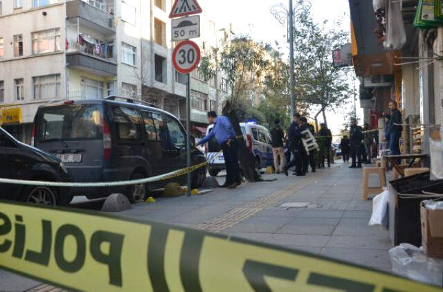 İki Grup Arasındaki Kavgayı Ayırmaya Çalışan Polis, Bacağından Yaralandı İki Grup Arasındaki Kavgayı Ayırmaya Çalışan Polis, Bacağından Yaralandı
