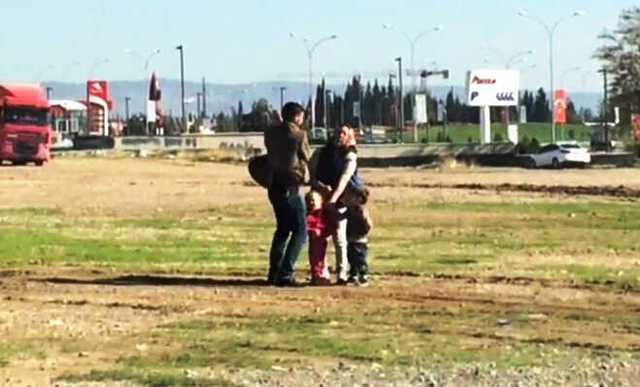 Bebekli Kadını 2 Çocuğunun Gözü Önünde Döverek Bayılttı