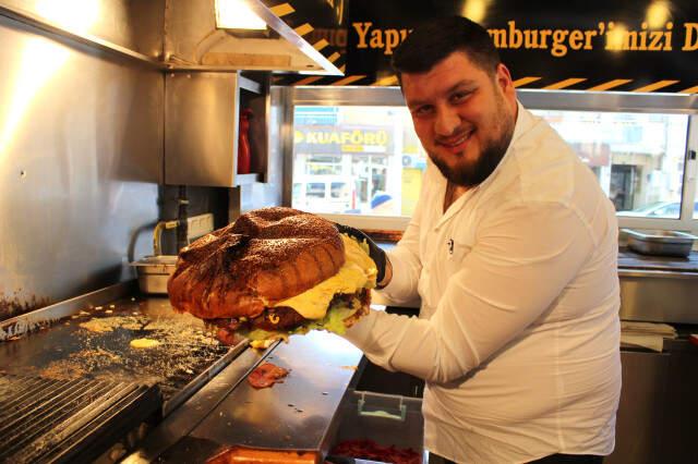 İzmir'de Yapılan 5 Kiloluk Hamburger Görenleri Hayrete Düşürüyor