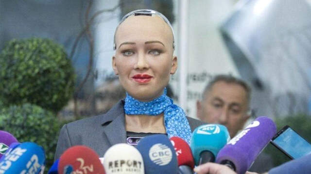 Suudi Arabistan Vatandaşı İnsansı Robot Sophia, Azerbaycan'dan Vize Aldı