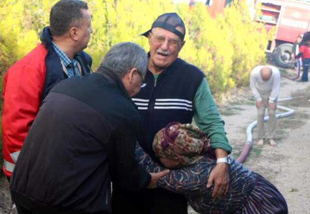 Bolu'da 2 Katlı Ahşap Ev Alev Alev Yandı Bolu'da 2 Katlı Ahşap Ev Alev Alev Yandı