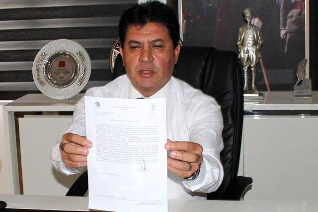 Kemer Belediyesine Yolsuzluk Operasyonuyla İlgili CHP'li Başkan Gül: Ben İstedim Kemer Belediyesine Düzenlenen Yolsuzluk Operasyonuyla İlgili Belediye Başkanı Gül: Ben İstedim