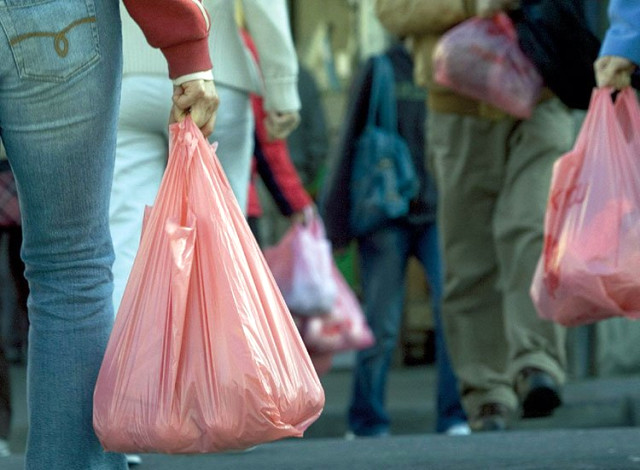 Bakan Açıkladı! Yıl Başından İtibaren Plastik Poşetler Parayla Satılacak