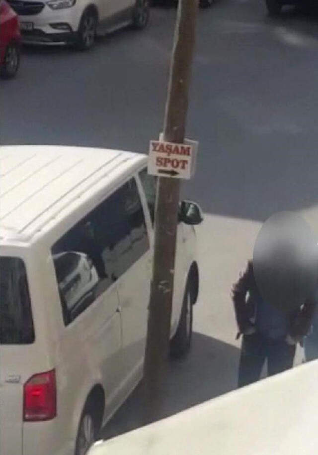 Okul Önünde Çocukları Taciz Eden Sapık, Veliler Tarafından Linç Edildi! Okul Önünde Çocukları Taciz Eden Sapık, Veliler Tarafından Linç Edildi!