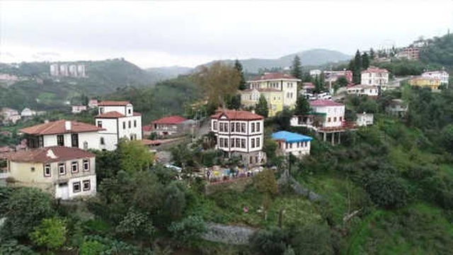 Turistlerin Karadeniz'deki Gözdesi Ortamahalle, Gidene Nostalji Yaşatıyor