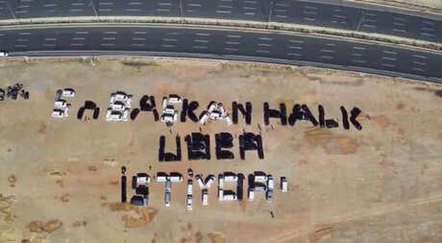 Uber Sürücülerinden İlginç Eylem: 100 Araçla ''Başkan halk Uber İstiyor'' Yazdılar