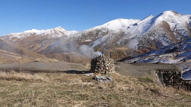 7 Kişilik Ailenin Dağda İlkel Yaşamı! Çocuklar Konuşmayı Unuttu