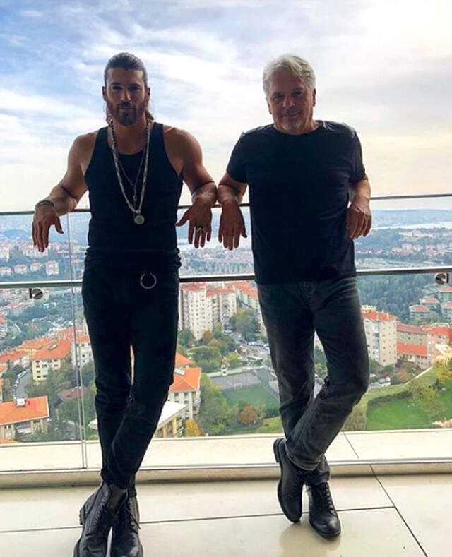 Kankası Değil Annesi! İşte Can Yaman'ın Annesini Görenler İnanmıyor Kankası Değil Annesi! Yakışıklı Oyuncu Can Yaman'ın Annesini Görenler Gözlerine İnanamıyor