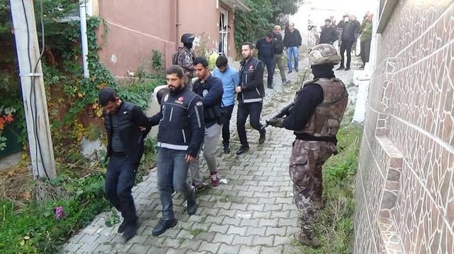 Lüks Villaya Yapılan Uyuşturucu Baskınında Tomar Tomar Para Bulundu