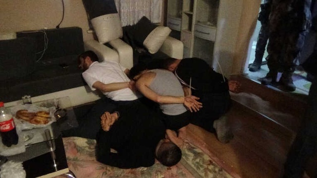 Lüks Villaya Yapılan Uyuşturucu Baskınında Tomar Tomar Para Bulundu