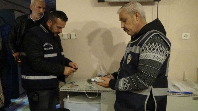 Lüks Villaya Yapılan Uyuşturucu Baskınında Tomar Tomar Para Bulundu