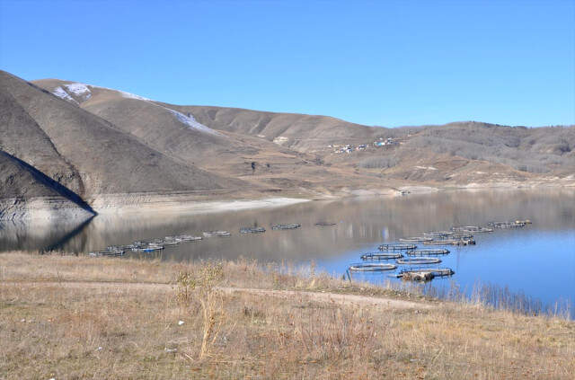 Denizsiz Kentin Baraj Gölünde Yılda 1300 Ton Alabalık Üretimi Yapılıyor