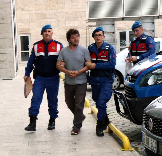 Hayırsız Evlat, Sigara Almıyor Diye Annesinin Kolunu Kırdı, Babasını Yaraladı