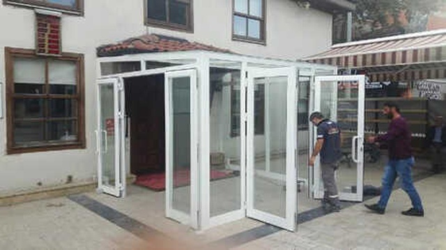 200 Yıllık Tarihi Ağa Cami'nin Girişine Yapılan PVC Tepki Çekti