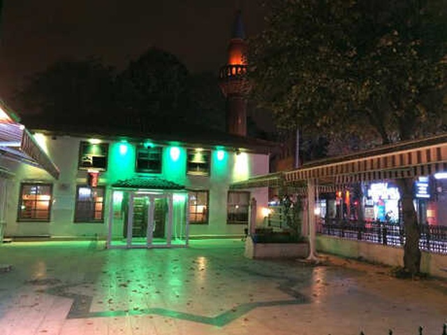 200 Yıllık Tarihi Ağa Cami'nin Girişine Yapılan PVC Tepki Çekti