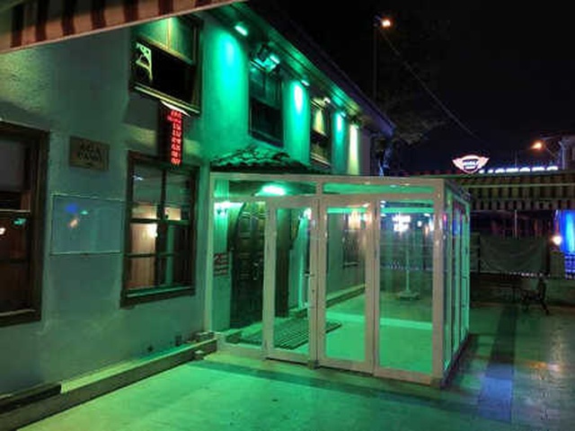 200 Yıllık Tarihi Ağa Cami'nin Girişine Yapılan PVC Tepki Çekti