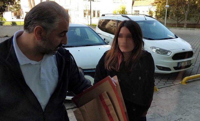 Üniversite Öğrencisi Kadın, Araştırma Görevlisi Eşini Bıçakladı