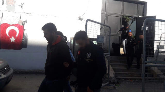 Bitlis'ten Van'a Sevgilisi İçin Gelen Genç, Önce Dayak Yedi Sonra Depoya Kilitlendi Bitlis'ten Van'a Sevgilisini Görmek İçin Gelen Gencin Başına Gelmeyen Kalmadı!