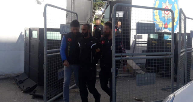 Bitlis'ten Van'a Sevgilisi İçin Gelen Genç, Önce Dayak Yedi Sonra Depoya Kilitlendi Bitlis'ten Van'a Sevgilisini Görmek İçin Gelen Gencin Başına Gelmeyen Kalmadı!