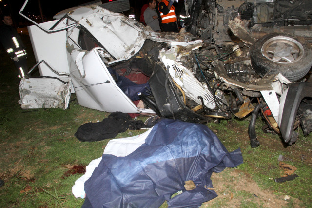 Muğla'da Kamyon ile Otomobil Birbirine Girdi! 2 Ölü, 1 Yaralı