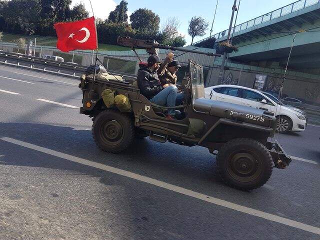 İstanbul Trafiğinde Görüntülenen Uçaksavarlı Cip, Trafikten Men Edildi