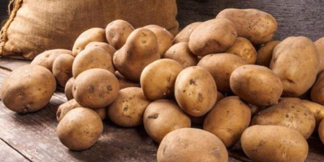 KKTC'de Bir Kilo Patates 25 Liraya Kadar Yükseldi KKTC'de Bir Kilo Patates 14 Liraya Kadar Yükseldi