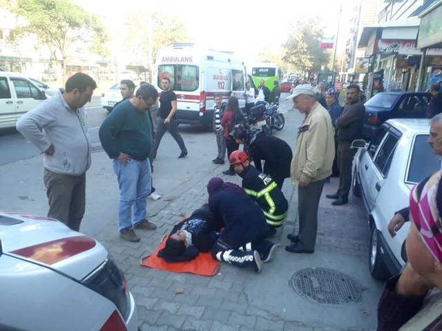 Freni Patlayan Minibüs Bahçeye Uçtu, 20 Yolcu Yaralandı