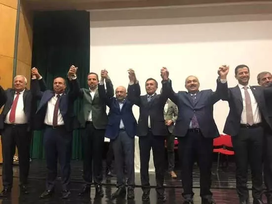 CHP'li Belediye Başkanı, İstifa Edip AK Parti'ye Katıldı