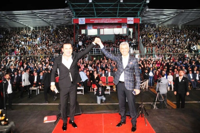 Terörün Bittiği Cizre'de Ferhat Göçer'den Unutulmaz Konser