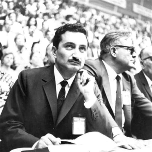 Karaoğlan, Bülent Ecevit kimdir? Bülent Ecevit kaç yaşında, neden öldü?