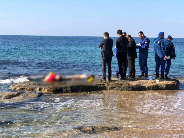 Turizm Cenneti Antalya'da Otel Müdürü, Sahilde 2 Ceset Buldu