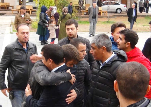 Bunalıma Girip İntihara Kalkışan Genci, Kaymakam İkna Etti