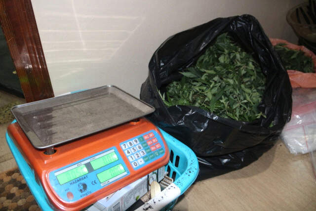 İstanbul'da Lüks Villaya Uyuşturucu Operasyonu! 100 Kilo Hint Keneviri Ele Geçirildi İstanbul'da Lüks Villaya Uyuşturucu Operasyonu! 100 Kilo Hint Keneviri Ele Geçirildi