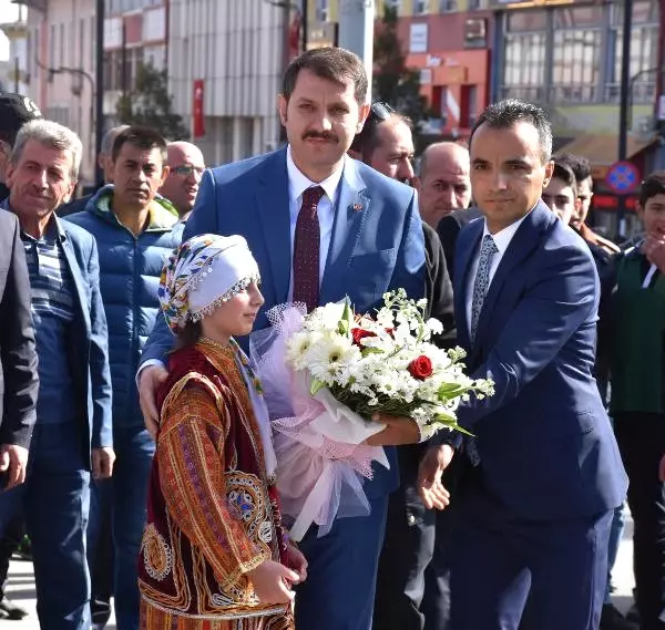 Sivaslılar, Yeni Valilerini Karşılamak İçin Uzun Kuyruk Oluşturdu