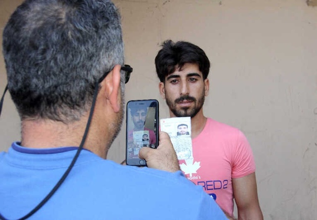 Adana'da Suriyeliler Tek Tek Fotoğraflanarak Kayıt Altına Alındı