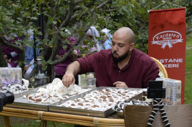Suudi Youtuber, 200 Tane Kestane Şekeri Üzerine 2 Porsiyon da İskender Yedi