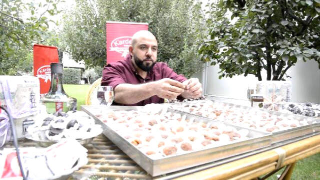 Suudi Youtuber, 200 Tane Kestane Şekeri Üzerine 2 Porsiyon da İskender Yedi
