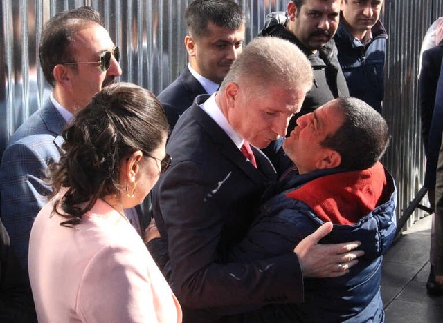 Gaziantep Valiliği'ne Atanan Vali Davut Gül, Sivas'tan Gözyaşlarıyla Uğurlandı