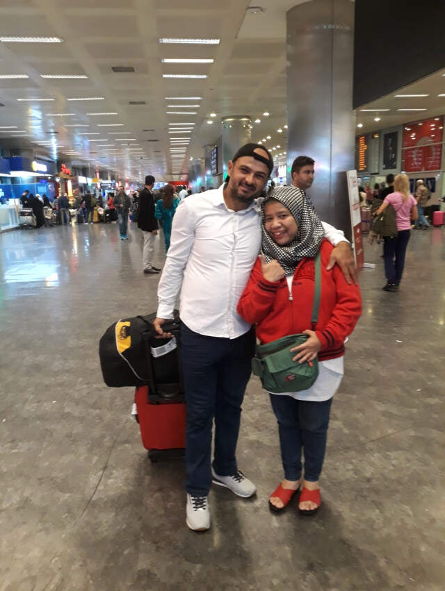 Zonguldaklı Sağır ve Dilsiz Vatandaş Hayatının Aşkını Endonezya'da Buldu Zonguldaklı İşitme Engelli ve Dilsiz Vatandaş, Hayatının Aşkını Endonezya'da Buldu