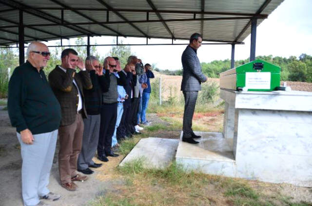 Adana Kararname Bekleyen Kamu Müteahhitleri, Temsili Cenaze Namazı Kıldı Adana'da Müteahhitler,