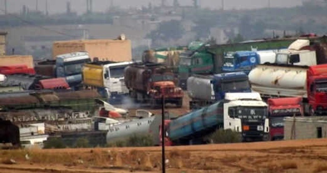 PYD/PKK'lı Teröristler, Münbiç'te Her TIR'dan 300 Lira Vergi Alıyor