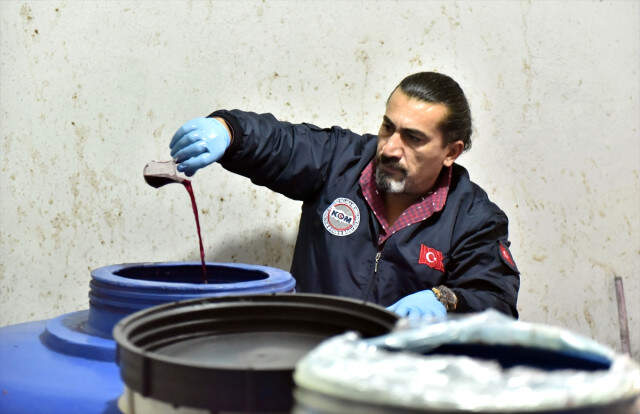 Sahte İçki Operasyonu <a class='keyword-sd' href='/sahte-icki/' title='Sahte İçki'>Sahte İçki</a> Operasyonunda 8 Bin Litre Sahte Şarap Ele Geçirildi